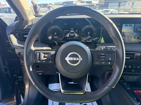 Used 2025 Nissan Kicks SR image 15