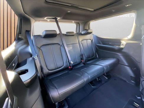 New 2026 Jeep Grand Wagoneer Limited AWD/4WD image 26