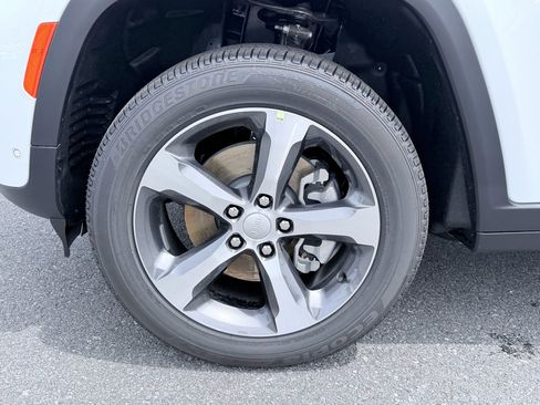 New 2026 Jeep Grand Cherokee L Limited RWD image 36
