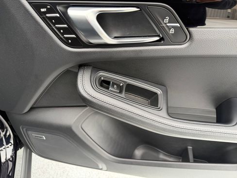 Certified 2026 Porsche Macan AWD/4WD image 18