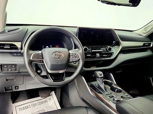Used 2023 Toyota Highlander Limited AWD/4WD image 13