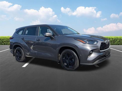 Certified 2024 Toyota Highlander LE image 2