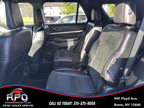 Used 2019 Ford Explorer XLT w/ Equipment Group 202A AWD/4WD image 31