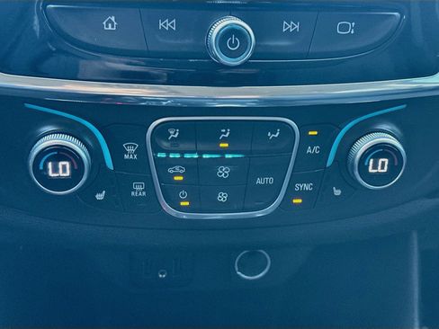 Used 2018 Chevrolet Traverse LT AWD/4WD image 23