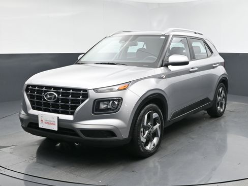 Used 2023 Hyundai Venue SEL image 1