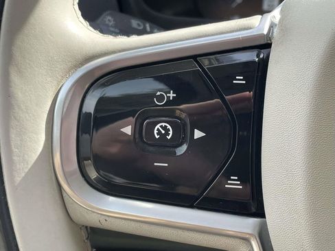 Used 2018 Volvo XC90 T6 Momentum w/ Convenience Package image 22