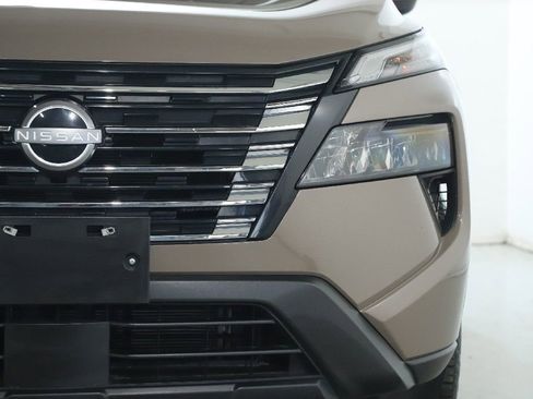 Used 2025 Nissan Rogue SV AWD/4WD image 8