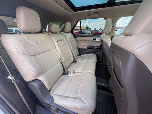 Used 2020 Ford Explorer Platinum AWD/4WD image 30