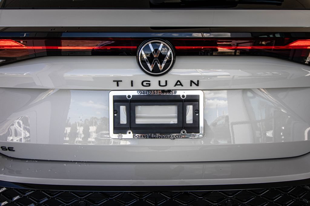 New 2026 Volkswagen Tiguan SE R-Line FWD image 16