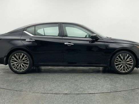 Used 2025 Nissan Altima 2.5 SV image 11