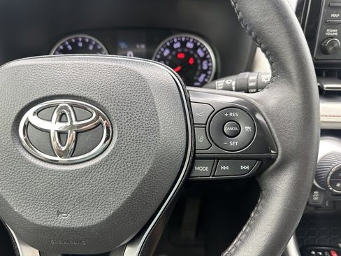 Used 2021 Toyota RAV4 XLE Premium image 21