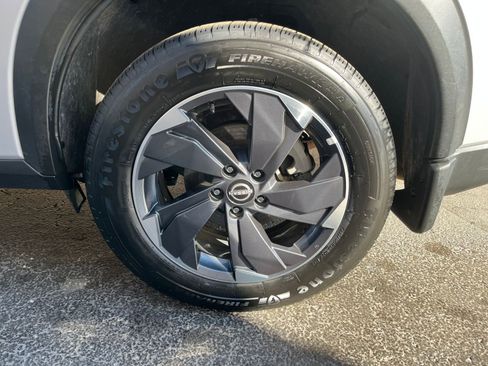 Used 2025 Nissan Rogue SV image 32