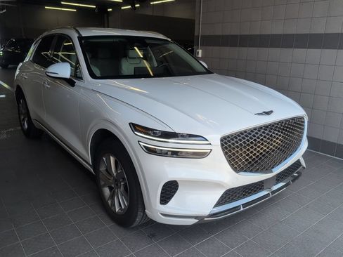 Certified 2022 Genesis GV70 2.5T AWD/4WD image 2