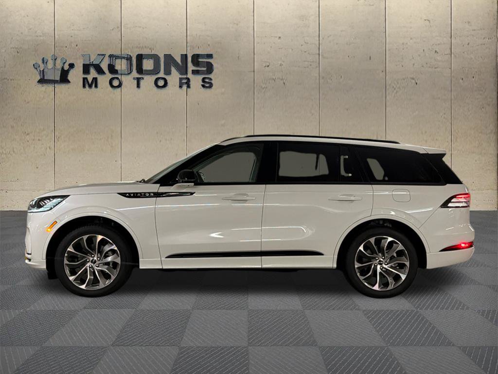 New 2026 Lincoln Aviator AWD w/ Jet Appearance Package image 4