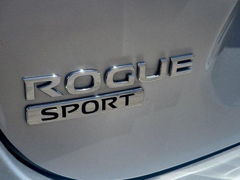 Used 2020 Nissan Rogue Sport SL FWD image 9