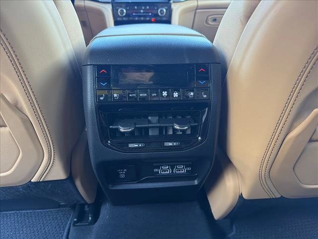 Used 2024 Jeep Grand Cherokee Summit AWD/4WD image 24