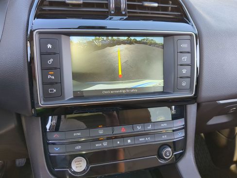 Used 2018 Jaguar F-PACE Prestige image 24