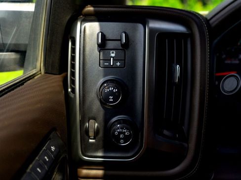 Used 2018 Chevrolet Silverado 2500 LTZ w/ Duramax Plus Package AWD/4WD image 19