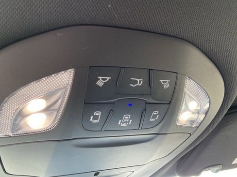 Used 2025 Chrysler Pacifica Select FWD image 41