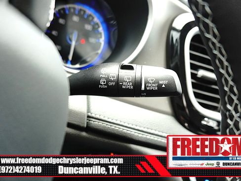 New 2027 Chrysler Pacifica Select FWD image 32