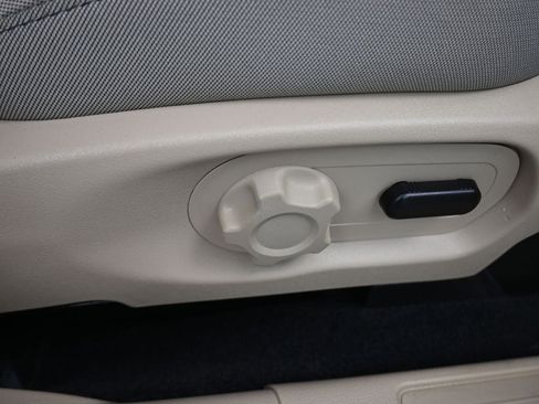 Used 2017 Ford Taurus SE image 38