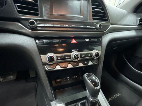 Used 2020 Hyundai Elantra SE w/ Cargo Package (C1) image 16