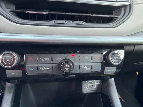 Used 2025 Jeep Compass Limited AWD/4WD image 22