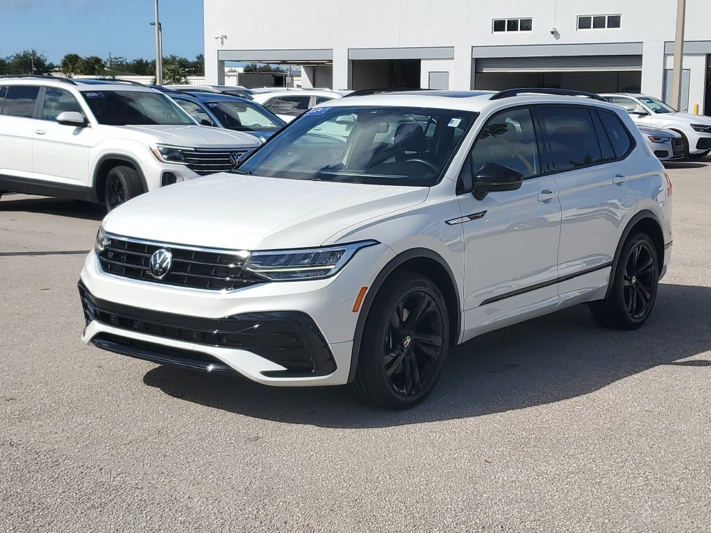 Certified 2024 Volkswagen Tiguan SE R-Line FWD image 9