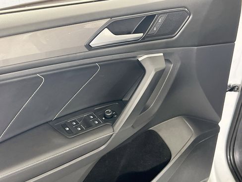 Used 2023 Volkswagen Tiguan SE image 17