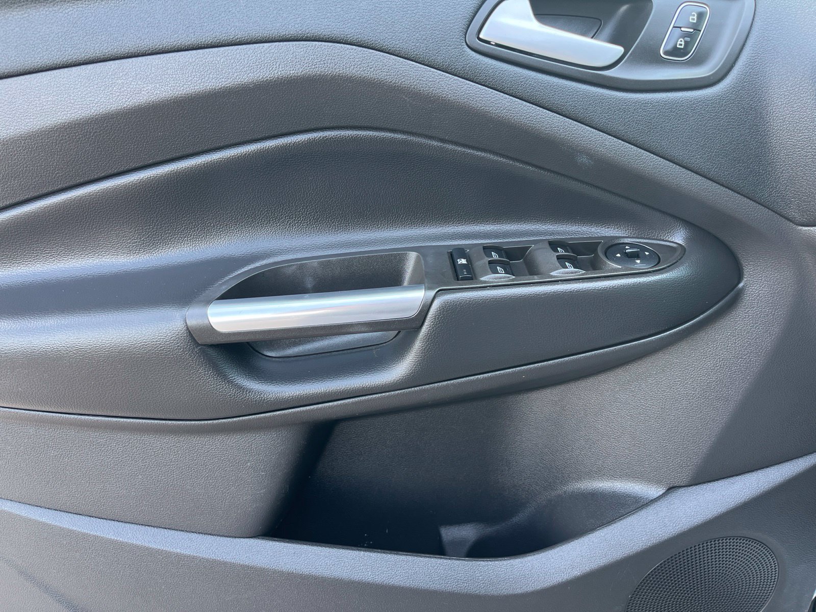 Used 2017 Ford Escape SE FWD image 18
