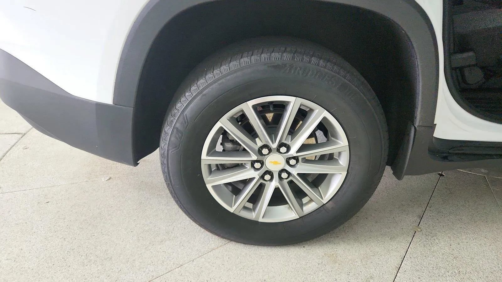 Used 2023 Chevrolet Traverse LT FWD image 30