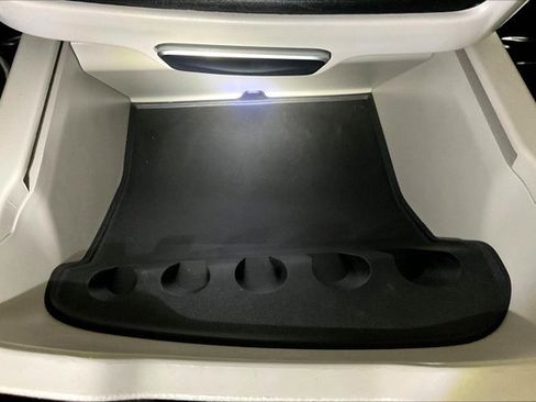 Used 2017 Chrysler Pacifica Touring image 41