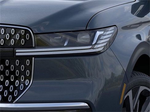 New 2026 Lincoln Navigator L Reserve AWD/4WD image 18