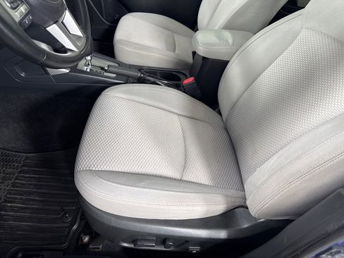 Used 2017 Subaru Forester 2.5i Premium w/ All-Weather Package image 11