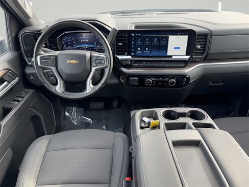 Used 2024 Chevrolet Silverado 2500 LT image 5
