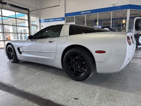 Used 2002 Chevrolet Corvette Coupe w/ Preferred Equipment Group2 image 5