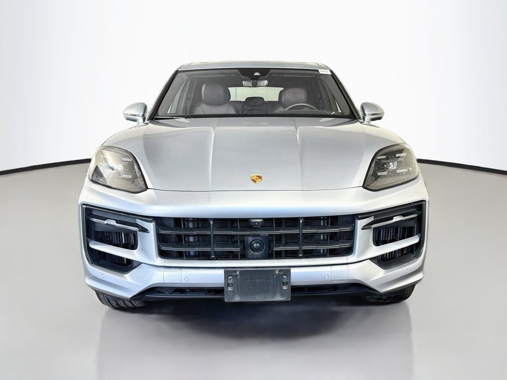 Used 2024 Porsche Cayenne w/ Premium Package Plus (PFM) AWD/4WD image 2