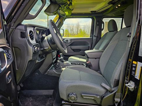 Used 2026 Jeep Wrangler Unlimited Sport AWD/4WD image 11