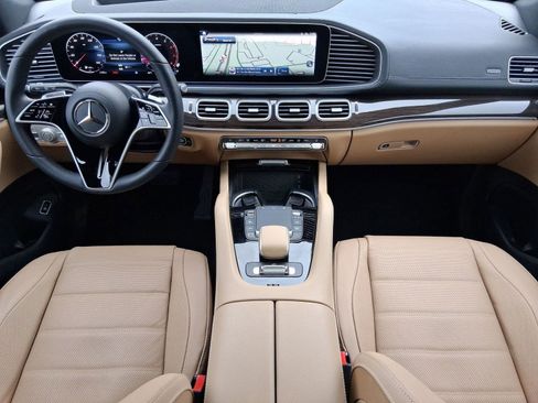 Used 2025 Mercedes-Benz GLS 450 4MATIC image 12