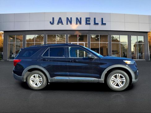 Used 2022 Ford Explorer XLT w/ Equipment Group 202A image 5