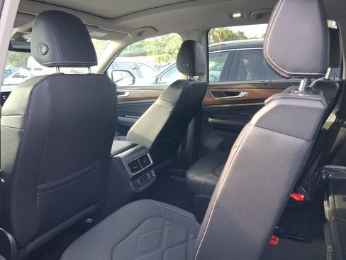 New 2026 Volkswagen Atlas SE FWD image 5