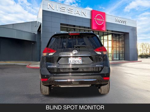 Used 2019 Nissan Rogue SV w/ Premium Package image 10