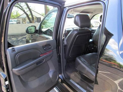 Used 2011 Cadillac Escalade EXT image 14