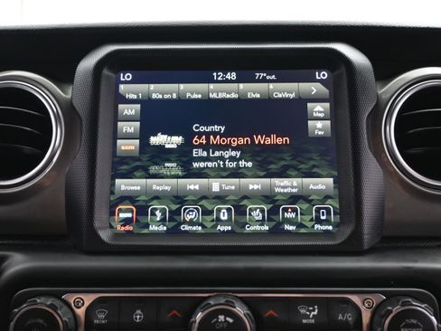 Used 2018 Jeep Wrangler Unlimited Sahara AWD/4WD image 35