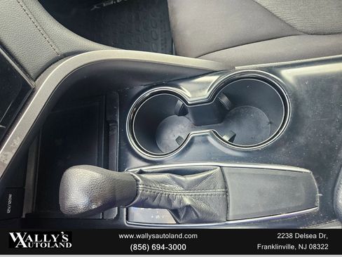 Used 2019 Toyota Camry LE image 10