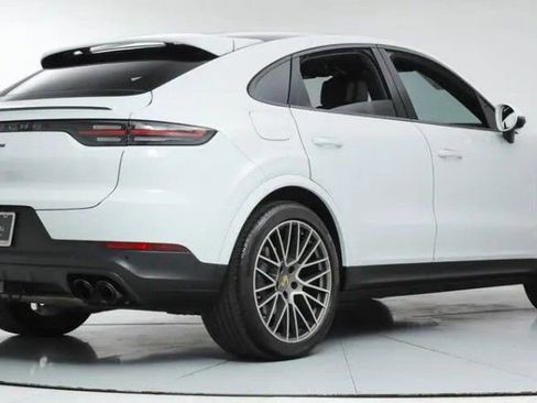 Certified 2023 Porsche Cayenne Coupe image 3