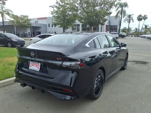 New 2026 Nissan Sentra SR FWD image 9