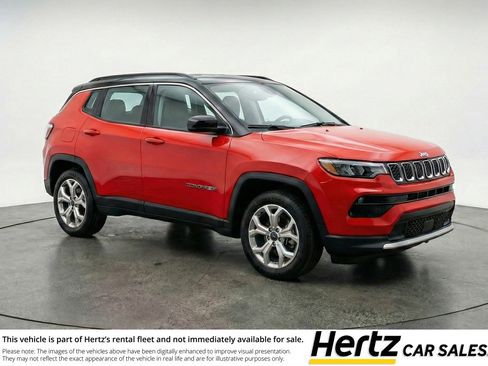 Used 2025 Jeep Compass Latitude image 1