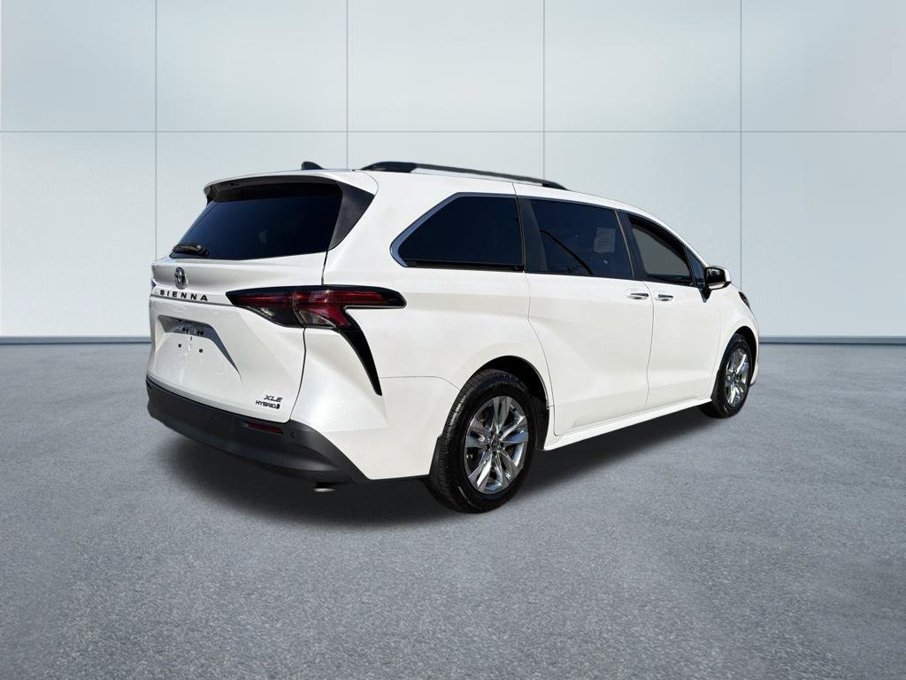 Used 2022 Toyota Sienna XLE w/ XLE Plus Package FWD image 5