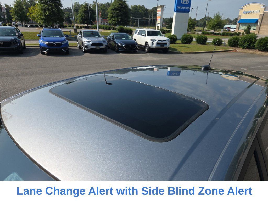Used 2025 Chevrolet Trax RS w/ Sunroof Package FWD image 13